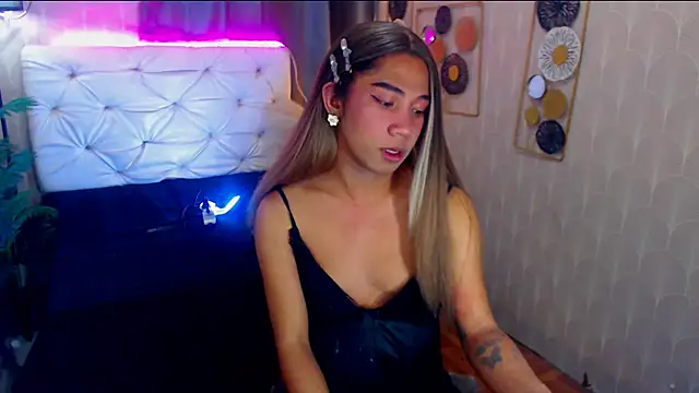 Snapshot of Seductive_nathalie chatting on October 19, 11:07 pm Seductive nathalie online show from October 19, 11:07 pm