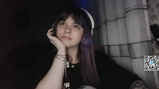 KristiBloom online show from February 14, 9:50 pm