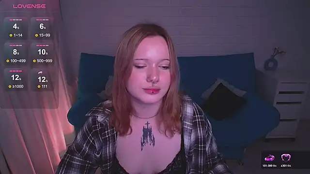 Snapshot of AuroraMour chatting on October 18, 4:10 pm AuroraMour online show from October 18, 4:10 pm