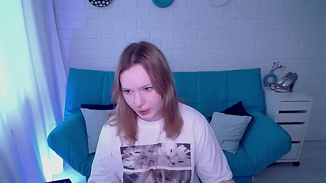 Snapshot of AuroraMour chatting on October 7, 11:03 am AuroraMour online show from October 7, 11:03 am