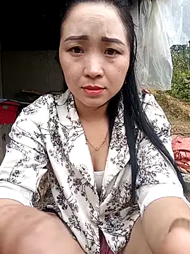 Snapshot of miemie-xx chatting on October 14, 2:03 am miemie-xx online show from October 14, 2:03 am