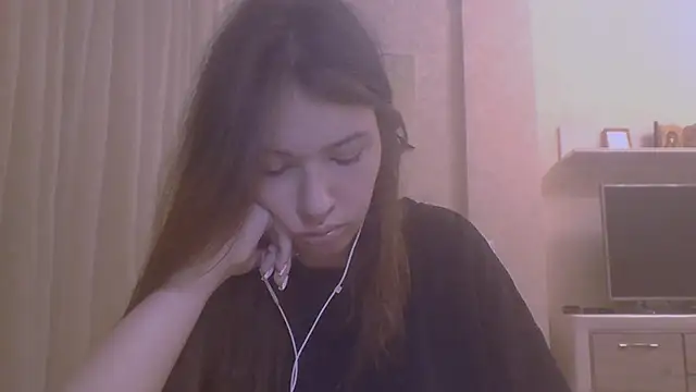 Snapshot of CeyaLier chatting on October 13, 4:09 pm CeyaLier online show from October 13, 4:09 pm