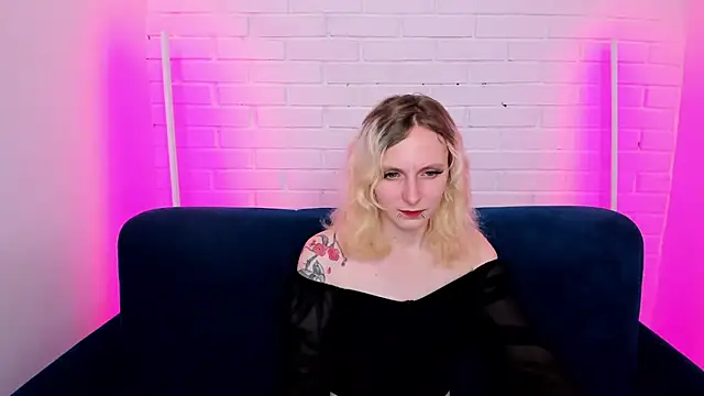 LikiLips online show from October 31, 1:18 am