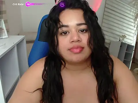 Snapshot of oliviia_cute chatting on October 17, 7:33 am oliviia cute online show from October 17, 7:33 am