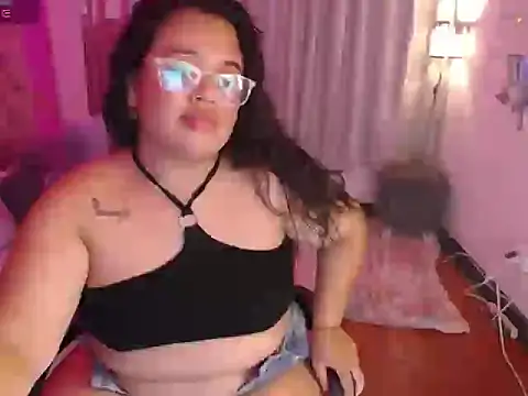 Snapshot of oliviia_cute chatting on October 10, 4:28 am oliviia cute online show from October 10, 4:28 am