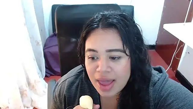 oliviia cute online show from January 16, 3:46 am