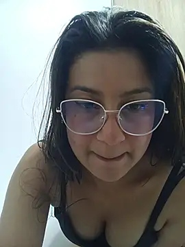 hotlina22 online show from December 1, 3:21 am