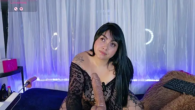 Victoria Jonhss online show from April 28, 9:40 pm
