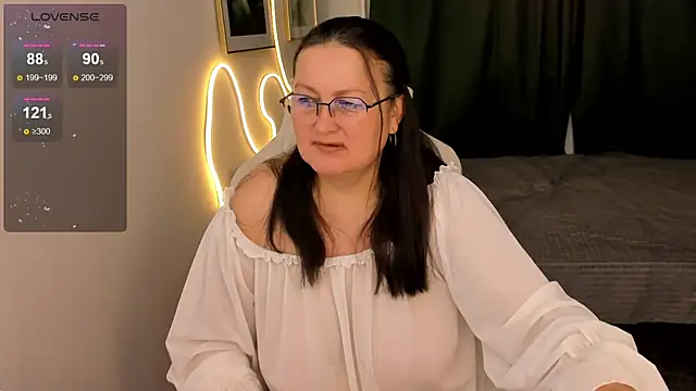 hottyannaa online show from February 16, 3:06 am