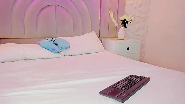 rebeca brown  online show from January 7, 11:57 am