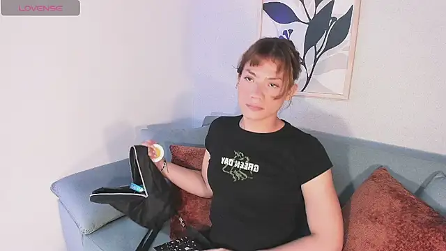 KassMonroe online show from February 12, 8:32 pm