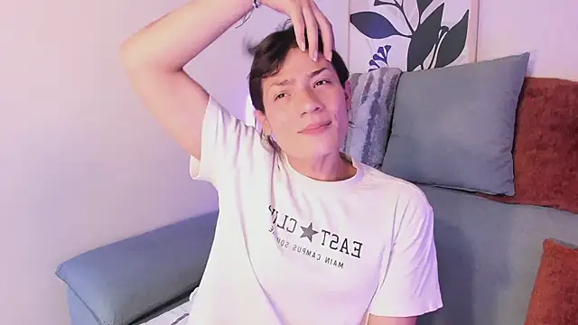 KassMonroe online show from April 6, 8:21 pm