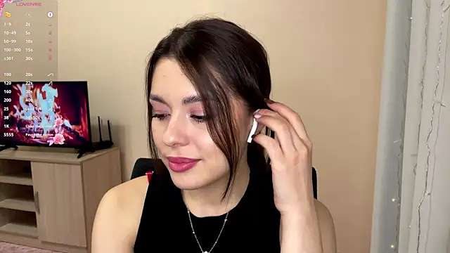 AlveraCappola online show from October 26, 5:19 pm