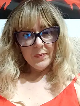 Amelialove42 online show from April 4, 7:56 pm