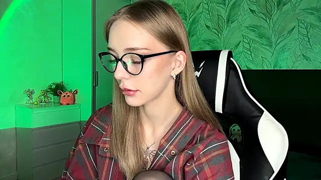 EvaPeace online show from November 23, 5:25 pm