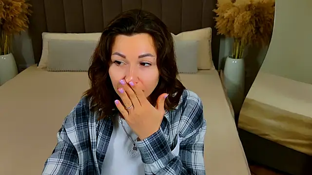 EdenSolis online show from April 17, 9:33 am