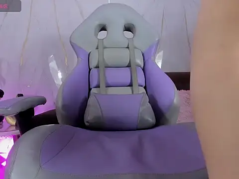 little  Chloee  online show from November 29, 4:16 am