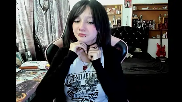 Maki Zein  online show from March 11, 8:33 pm