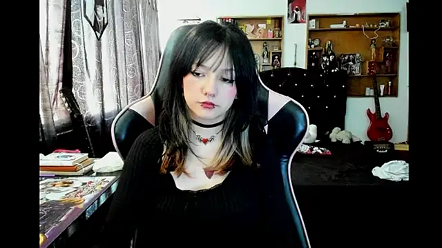 Maki Zein  online show from February 17, 9:03 pm