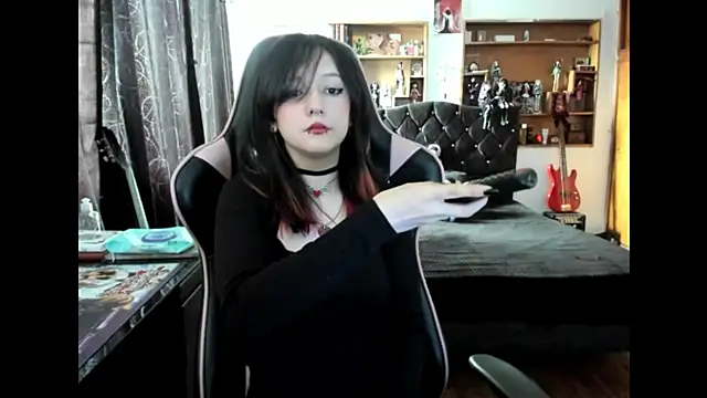 Maki Zein  online show from November 24, 5:15 pm