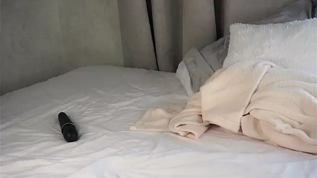 MonetLeitman online show from March 29, 1:37 am