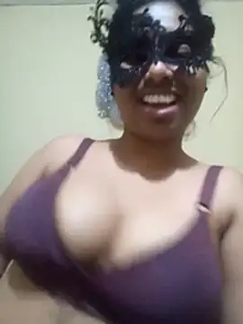 Expose Queen online show from February 5, 6:33 pm