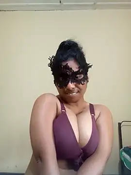 Expose Queen online show from November 23, 7:54 am