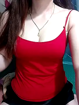 LeanaLy online show from April 18, 11:15 pm