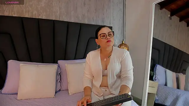 Snapshot of Scarlett_Monroe_1 chatting on October 18, 11:35 am Scarlett Monroe 1 online show from October 18, 11:35 am