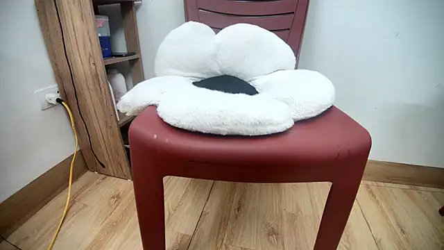 Hanna Mina online show from November 7, 4:07 am