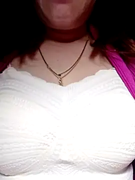 YiyinLy online show from January 18, 9:00 pm