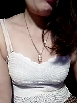 YiyinLy online show from April 19, 9:17 pm