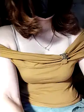 YiyinLy online show from October 31, 9:19 pm