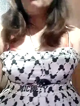 YiyinLy online show from February 6, 12:41 pm