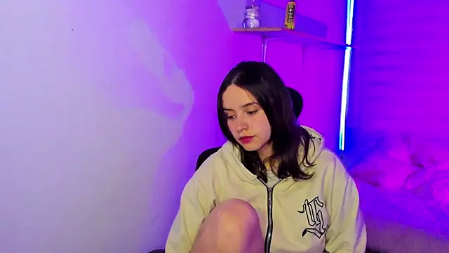 Emily Lindey online show from November 22, 3:42 am