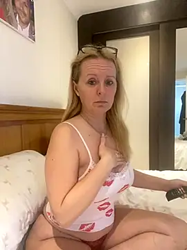 madamlillyrose online show from November 7, 10:54 am