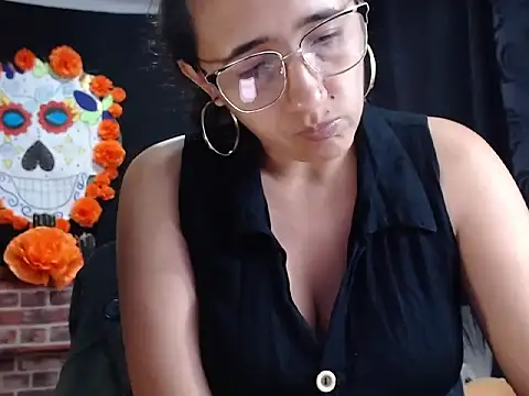 Lucyy Naugthy online show from November 22, 12:30 pm