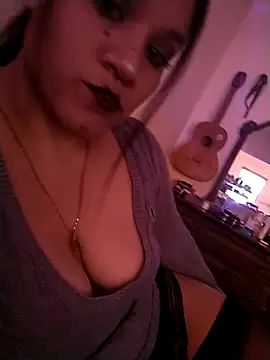 checheludo23 online show from April 18, 9:15 pm