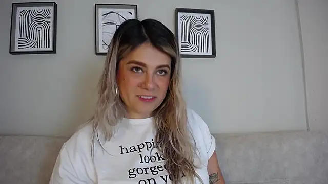 Sweet Bella Valery online show from November 27, 11:18 pm