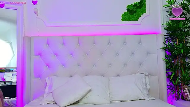 AriannaSins online show from February 5, 3:04 pm