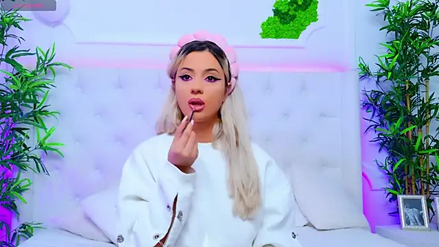 AriannaSins online show from October 1, 12:32 pm