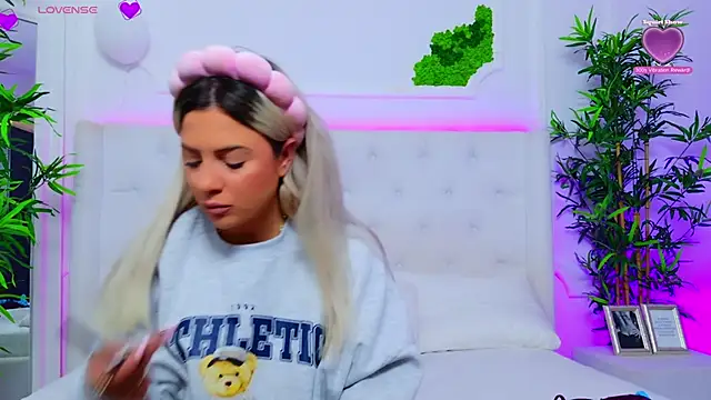 AriannaSins online show from September 29, 12:21 pm