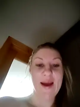 SandyCassie online show from March 16, 8:18 am