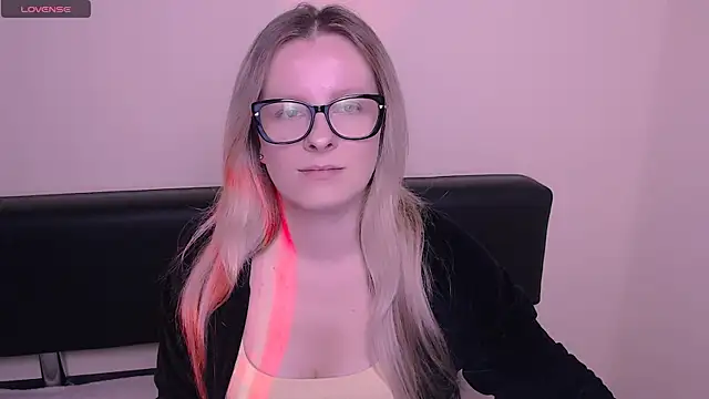 AllaLeomz online show from October 29, 8:18 am