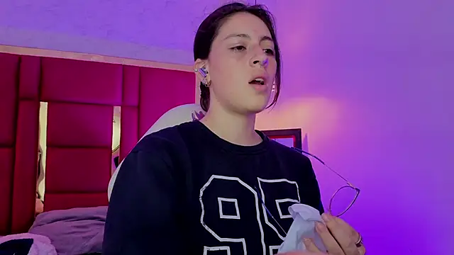 moon winy online show from April 19, 11:54 am