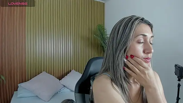 karlyy  online show from November 26, 2:12 am