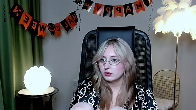 ScarlettScril online show from October 23, 1:28 pm