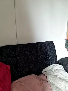 bambiluly online show from December 18, 7:51 pm