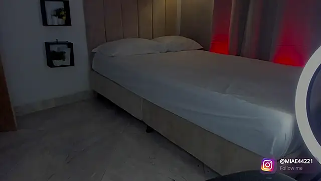 Little Emma 11 online show from November 1, 11:58 am