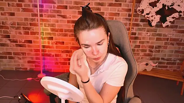 May Bloom online show from March 19, 4:11 pm